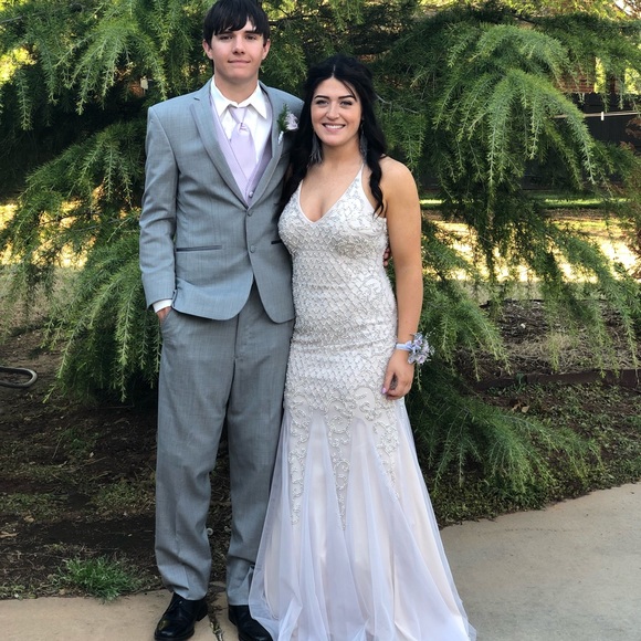 Meet your Posher, Jade - Picture 2 of 4